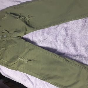 V I P JEANS women's size 15/16 color army green distressed skinny pants